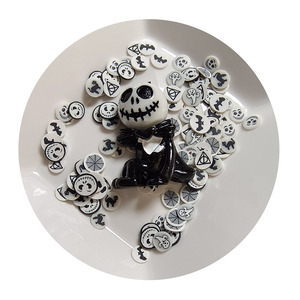Ciondoli di Halloween fai da te in resina a fondo piatto bianco <span class=keywords><strong>gufo</strong></span> <span class=keywords><strong>nero</strong></span> pipistrello sorriso scheletro perline di argilla per <span class=keywords><strong>il</strong></span> tema del modello di artigianato da giardino - Product Image 5