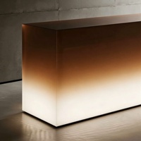 Comptoir de réception moderne éclairé avec dégradé brun et blanc, éclairage LED, comptoir d'accueil personnalisé de luxe pour salon, hôtel, bureau