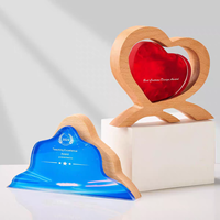 Trophée en cristal en bois massif coloré de forme personnalisée de haute qualité au design créatif