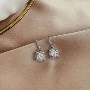 Brincos de Luxo com Pingente Quadrado de Um Quilate para Mulheres, em Prata Esterlina 925 com Zircônia, Joia Elegante e Moderna para Festas - Product Image 2