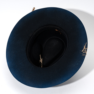 Sombrero Vaquero de Fieltro de Lana 100% Premium, Estilo Western, con Acabado Desgastado y Decoración de Plumas, con Pañuelo Bandana para Mujer - Product Image 6