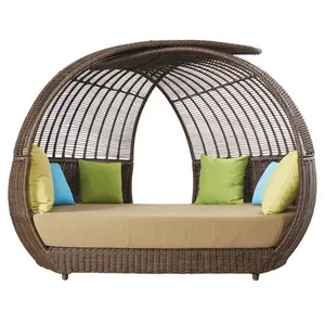 Luxe Hotel Buiten Strand Rieten Zonnebank Buitenterras Rotan Ronde Chaise Lounge Ligbed Met Luifel