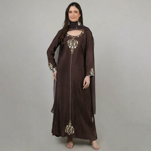Conjunto de 3 piezas de ropa elegante para mujer, vestido Chudidar Dupatta color marrón con adornos de perlas y lentejuelas. - Product Image 1