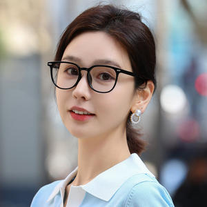 Montura de gafas rectangulares Tr90 para mujer, tamaño mediano, lentes planas anti luz azul con lente de PC y puente medio - Product Image 1