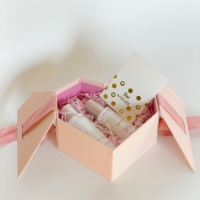 Maßgefertigte Umweltfreundliche Luxus-Strawberry-Pralinen in Herzform, Hochwertige Geschenkbox aus Kunstpapier mit UV-Beschichtung