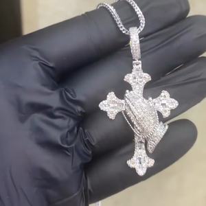 Estilo personalizado nuevo Iced Out Bling Rectangular Cz joyería Hip Hop manos rezando collar con colgante en forma de cruz - Product Image 5