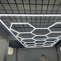 Lampes LED hexagonales en nid d'abeille 672W pour le detailing automobile - Éclairage portable pour bureau et atelier automobile, indice de protection IP55, intensité réglable, garantie de 3 ans
