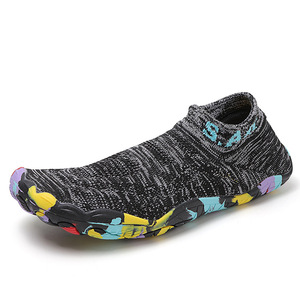 Chaussures d'eau en maille à séchage rapide avec semelle en caoutchouc, style chaussettes unisexe pour l'été, la plage et la randonnée en extérieur - Product Image 4