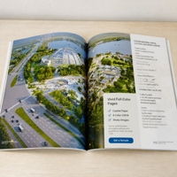 Service d'impression de brochures d'entreprise 250x250mm avec estampage à chaud argenté sur papier spécial et reliure parfaite