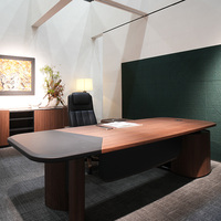 Bureau de direction moderne de luxe en placage de noyer, table de PDG/manager avec armoire latérale, mobilier de bureau sur mesure OEM