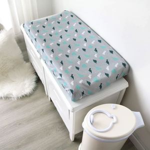 ผ้าปูที่นอนเด็กแบบยูนิเซ็กซ์ลายดาวและพระจันทร์ สำหรับคลุมแผ่นรองเปลี่ยนผ้าอ้อม - Product Image 3