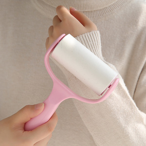 ลูกกลิ้งกำจัดขนพร้อมแปรงแบบฉีกออกได้ กาวเหนียวแน่นสำหรับเสื้อผ้า กำจัดขน กระดาษเปลี่ยนได้ ด้ามจับพลาสติก - Product Image 1