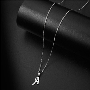 Collana con Ciondolo Lettera Iniziale A-Z in Lega per Donna, Personalizzabile, Regalo Trendy per Amici <span class=keywords><strong>e</strong></span> Innamorati - Product Image 3
