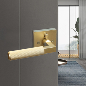 Manija de Puerta Dorada moleteada con palanca sin llave Interior del fabricante Cerradura y manija de puerta de privacidad - Product Image 1