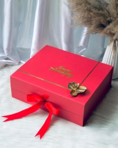 Feuille d'or de luxe gaufrage papier pliant boîtes d'emballage cadeau ruban de fermeture magnétique haut de gamme conception personnalisée doublure en éponge - Product Image 4