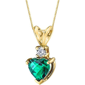 Colgante de diamante talla corazón con piedra lateral de esmeralda en oro amarillo para mujer, joyería romántica para uso diario. - Product Image 1
