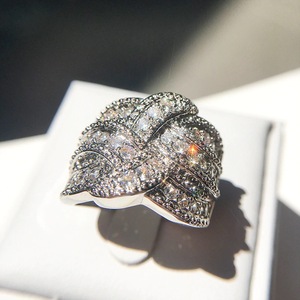 Anello Elegante con Design a Fascia Completa di Colore Blu per Donne - Product Image 2