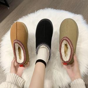 Botas de Invierno para Nieve Clásicas para Mujer de Alta Calidad Nuevo Diseño 2026, Estilo Uggs Casuales para Interiores y Exteriores de Satén y Gamuza con Plantilla de Piel - Product Image 2