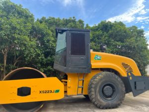 รถบดถนน XS223J 22 ตัน ระบบขับเคลื่อนเชิงกล แบบดรัมเดี่ยว ประหยัดน้ำมัน สำหรับบดอัดแอสฟัลต์และดิน - Product Image 1