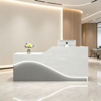 Comptoir de réception incurvé moderne avec logo personnalisé, blanc, pour salon de beauté, magasin de détail, vente en gros