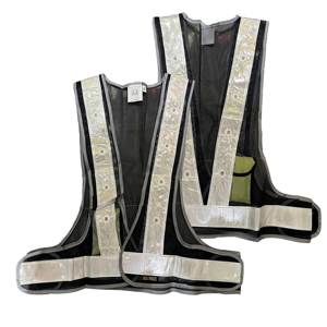 CITICITY Gilet de sécurité réglable noir en forme de V pour la course et le cyclisme, en maille polyester durable, réfléchissant, avec harnais et lumières LED - Product Image 4