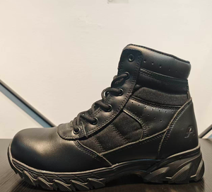 Bottes tactiques de combat montantes noires durables TSB204 en cuir avec panneaux en maille respirante et semelle antidérapante robuste pour hommes, idéales pour les missions sur le terrain - Product Image 2