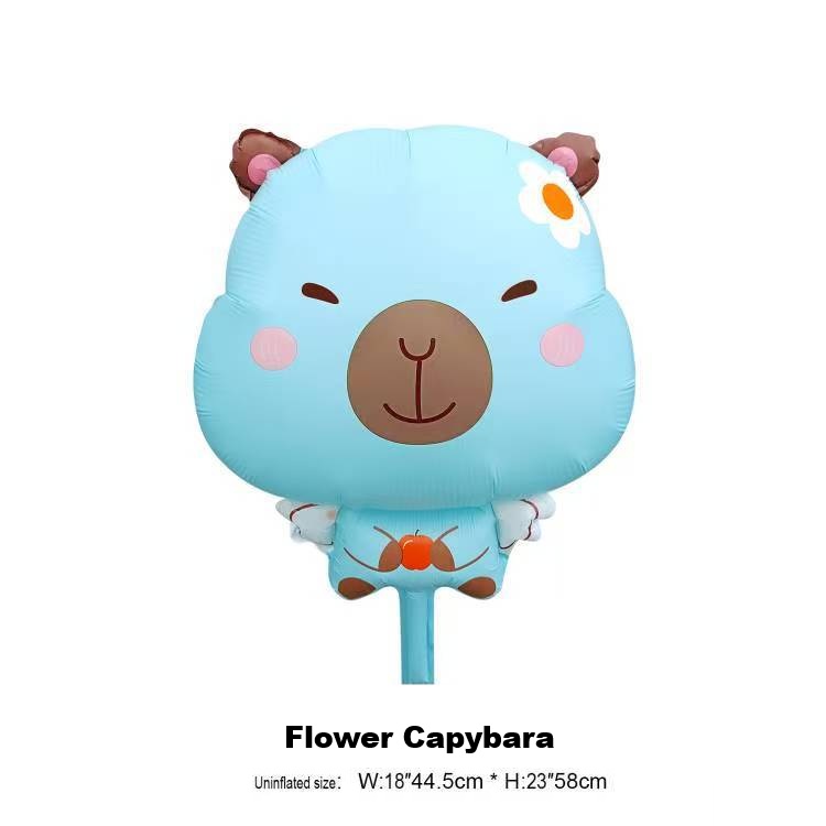 Capibara colorato con 4 fiori