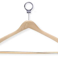 Best-seller cintre en bois personnalisé pour hôtel antivol de sécurité cintre en bois massif pour vêtements