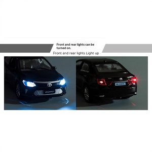 Coche de Juguete Camry de Metal a Escala 1:32 con 4 Puertas Abribles, Sonido y Luces, Embalaje en Caja de Color para Niños - Product Image 5