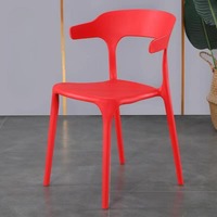 Fabricant de chaises pp bon marché de conception de restaurant en usine Tables et chaises de café en plastique de couleur empilées pour l'extérieur