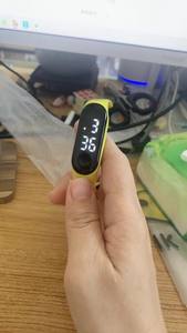 นาฬิกาอัจฉริยะสำหรับวัยรุ่นรุ่นใหม่ที่ทันสมัย, สายรัดข้อมือกีฬาลายการ์ตูนหน้าจอสัมผัส LED, นาฬิกาสำหรับสวมใส่ทุกวัน - Product Image 5