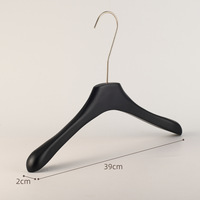 Cintres en bois de chêne massif sélectionnés de 15,4 pouces, marque privée, avec barre antidérapante pour pantalons, pour showroom de luxe