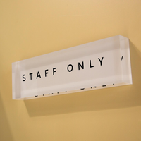 Plaque signalétique en acrylique personnalisée avec logo imprimé UV, panneau de marque en acrylique, présentoir de nom de bureau pour entreprise