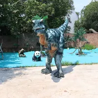 Pertunjukkan Aktivitas Berjalan Realistis dengan Kostum Dinosaurus