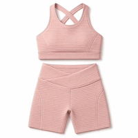 Ensemble 2 pièces de sport matelassé côtelé : Soutien-gorge de sport à col montant et dos croisé & Short cycliste taille en V croisé – Compression pour la gym et le yoga
