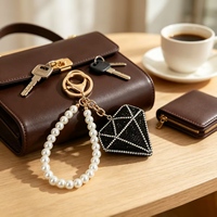 Porte-clés en forme de diamant avec bracelet de perles, breloque de sac en cristal scintillant, anneau porte-clés pour femme, cadeau