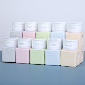 Ensemble de bouteilles de voyage en silicone, 1,5 oz (45 ml), avec bouchon rabattable, pour shampoing, lotion, hydratant, soins de la peau pour adultes, contenants rechargeables - Product Image 1