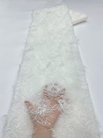 Tissu en dentelle brodée florale colorée avec des paillettes perlées, décoration élégante et luxueuse pour vêtements