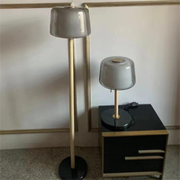 Lampe de sol de chevet rétro haut de gamme nordique, décoration moderne simple, design créatif, lampe de sol en verre et marbre pour le salon et le bureau