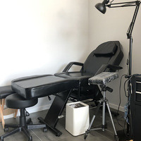 Chaise de tatouage manuelle de spa en gros d'usine, lit de massage de beauté, spécialement conçu pour les salons de beauté