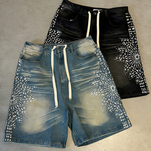OEM ODM ストリートウェア カスタムカットエッジデニムショーツ クリスタルラインストーンロゴ ローヘム ジョーツ ダメージ加工 アシッドウォッシュ ジーンズショーツ メンズ - Product Image 1