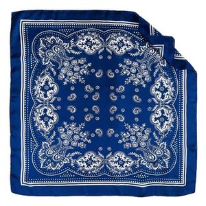 Écharpe en soie avec impression personnalisée, idéale pour les boutiques recherchant des designs exclusifs avec des options de marque privée - Product Image 1
