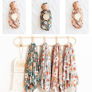 Kaiyue 4 pièces rayé nouveau-né ensemble de réception 100% coton mousseline Swaddle chapeau <span class=keywords><strong>couverture</strong></span> en bois <span class=keywords><strong>naissance</strong></span> annonce carte pour bébé douche - Product Image 2