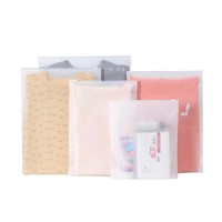 Sacs en plastique PE givrés imprimés par gravure avec logo personnalisé, résistants à l'humidité, avec fermeture éclair, pour le stockage de vêtements et de chaussures, recyclables