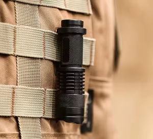 Mini lampe torche portable de sport de plein air, zoom télescopique, éclairage multifonctionnel, alliage d'aluminium noir, durable - Product Image 3