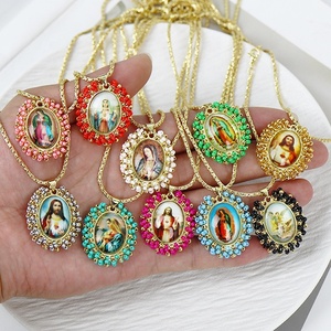 Collier pendentif plaqué or 18 carats Colarmix de haute qualité avec breloque Jésus et Vierge Marie pour femme/unisexe, idéal pour cadeau ou soirée - Product Image 1