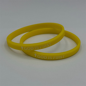 Braccialetto in Silicone con Incisione 'GOD IS FIRST IM SECOND' da 6mm, Pronto per la Spedizione - Product Image 4