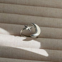 Cincin jari wanita model bulan sabit dan bintang, anti karat, tahan air, modis, dapat disesuaikan, dan dapat dipesan khusus.