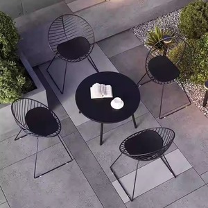 Table et chaises modernes en fer et bois, imperméables et résistantes au soleil, pour jardin, salon ou extérieur décontracté - Product Image 2