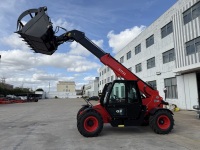 3.5T Forklift teleskopik Cummins mesin Diesel 4WD efisiensi tinggi CE bersertifikat pengambil ember putar untuk aplikasi serbaguna
